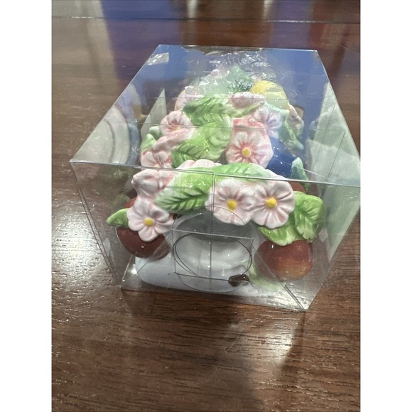 The House of Villeroy & Boch Spring Garden Ceramic Napkin Rings - Picture 4 of 5